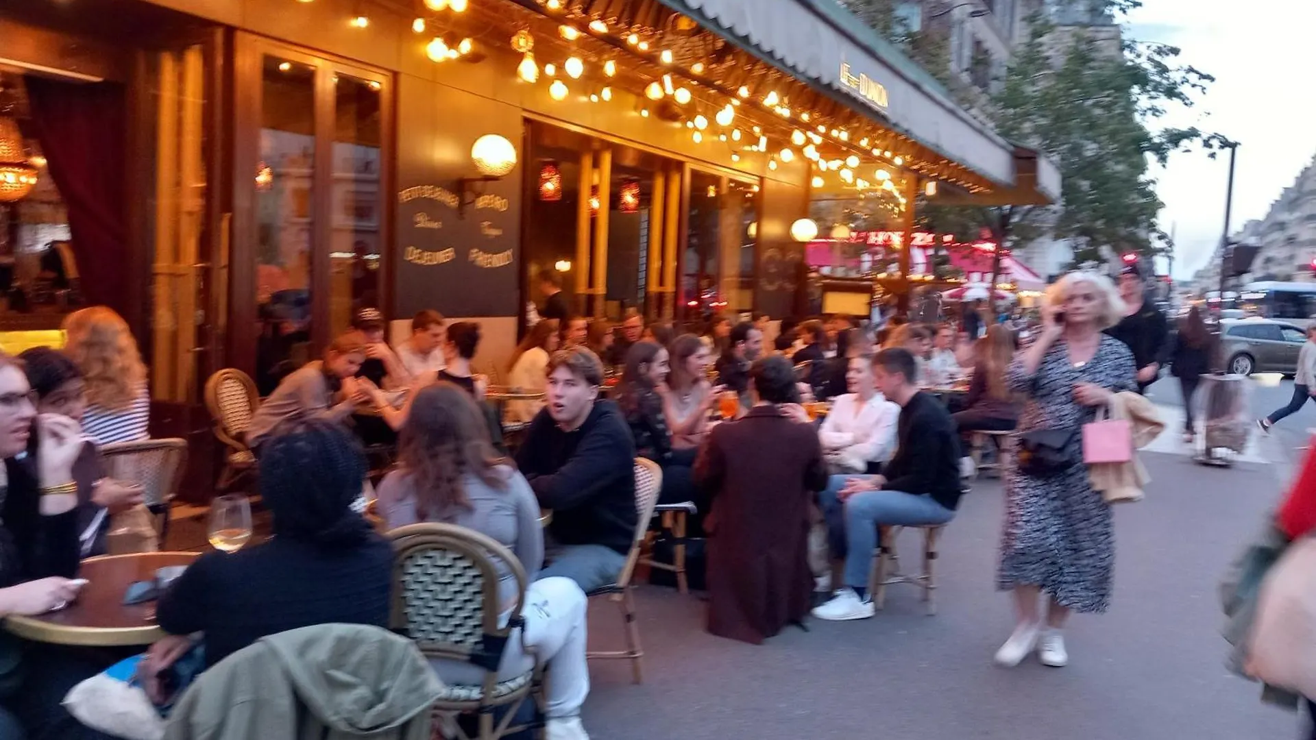 1 Minute Gare Montparnasse , Center, Awsome Place, Close To Eiffel Tour And Louvre Meusm , Front Metro Apartment *