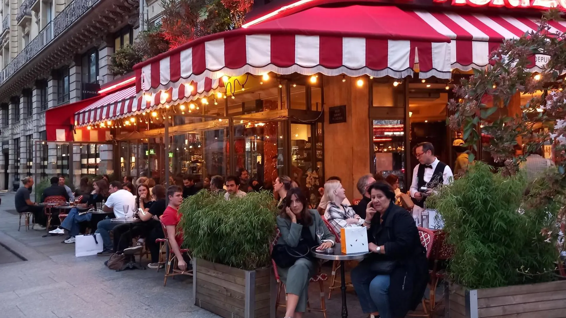 1 Minute Gare Montparnasse , Center, Awsome Place, Close To Eiffel Tour And Louvre Meusm , Front Metro *