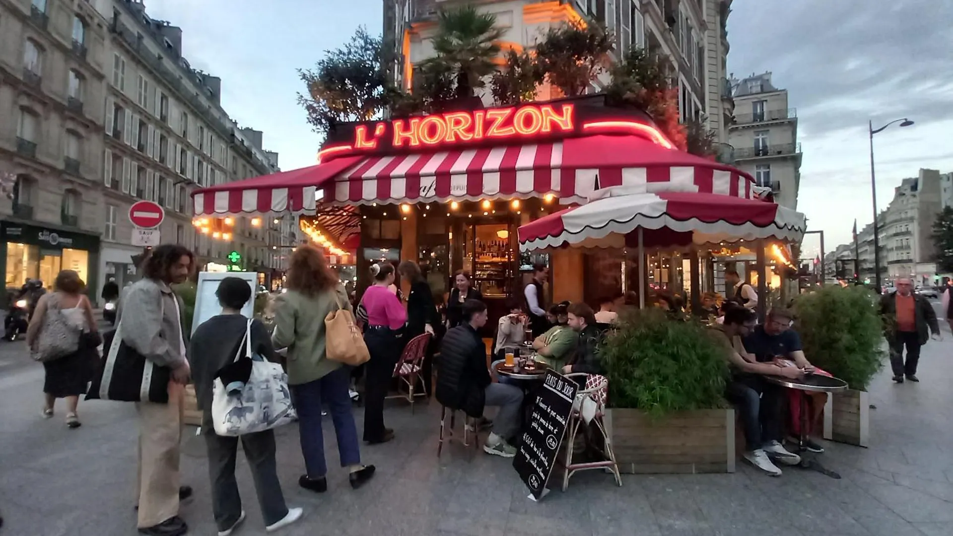 1 Minute Gare Montparnasse , Center, Awsome Place, Close To Eiffel Tour And Louvre Meusm , Front Metro * Paris