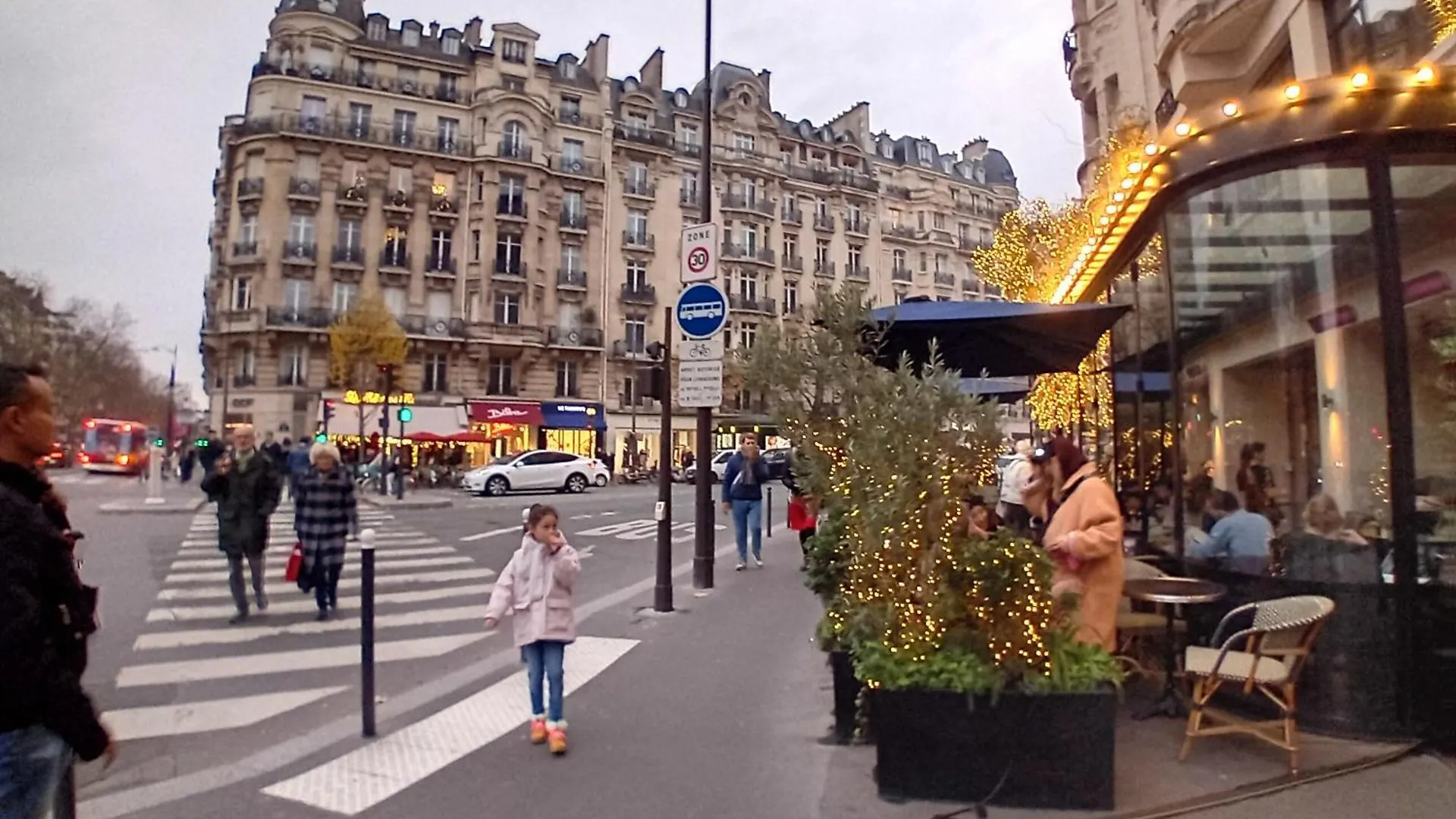 Apartment 1 Minute Gare Montparnasse , Center, Awsome Place, Close To Eiffel Tour And Louvre Meusm , Front Metro