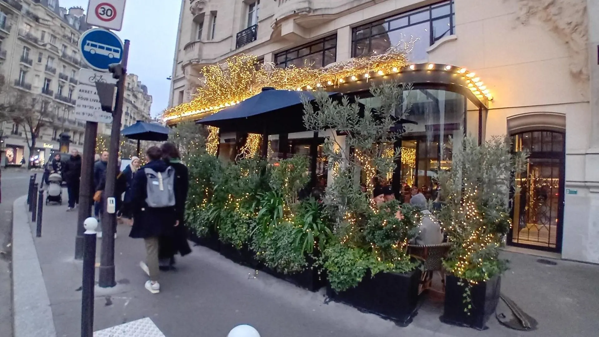 1 Minute Gare Montparnasse , Center, Awsome Place, Close To Eiffel Tour And Louvre Meusm , Front Metro * Paris