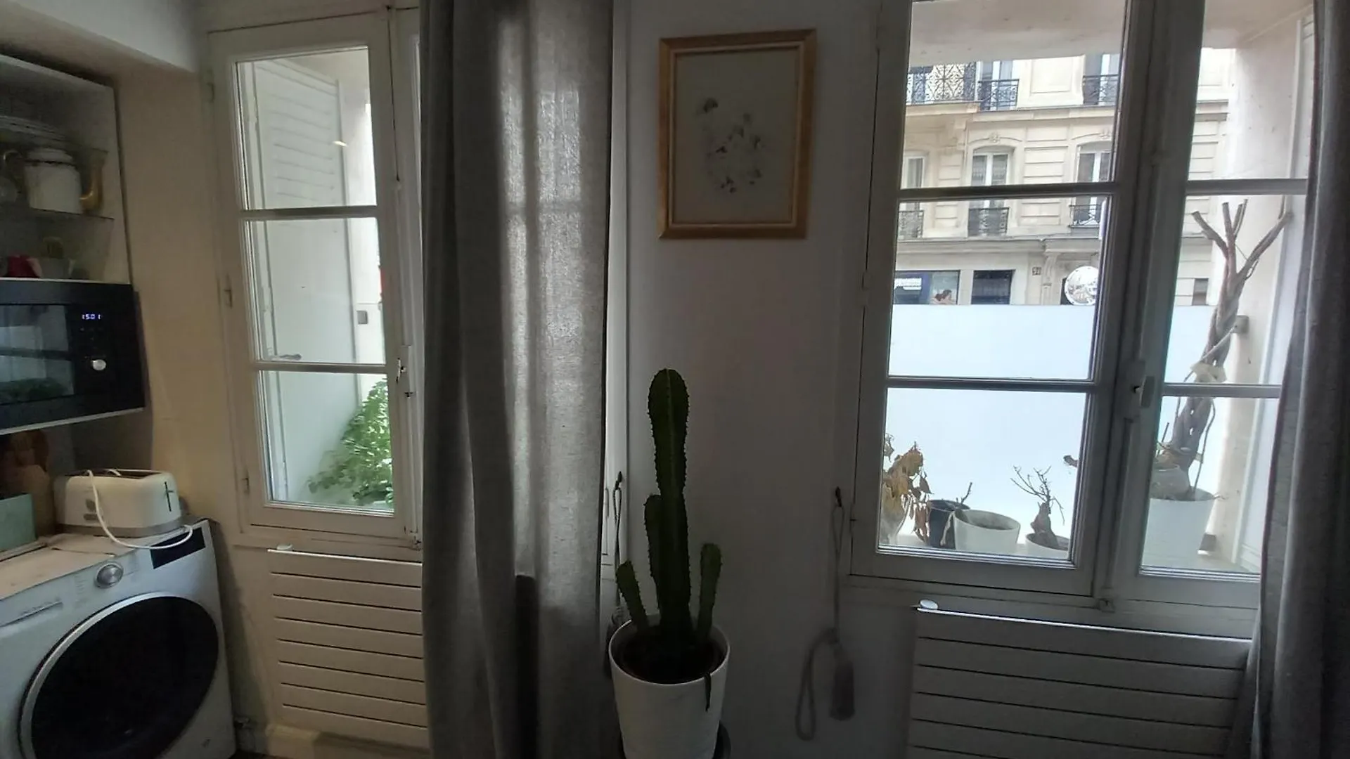 1 Minute Gare Montparnasse , Center, Awsome Place, Close To Eiffel Tour And Louvre Meusm , Front Metro *