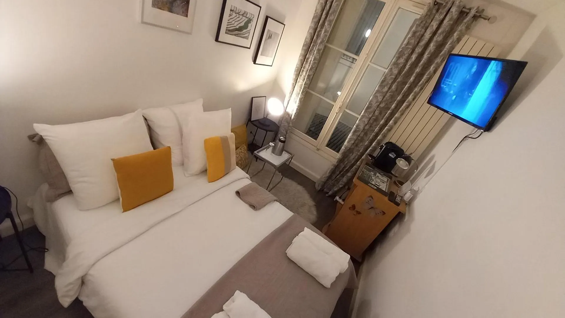 1 Minute Gare Montparnasse , Center, Awsome Place, Close To Eiffel Tour And Louvre Meusm , Front Metro