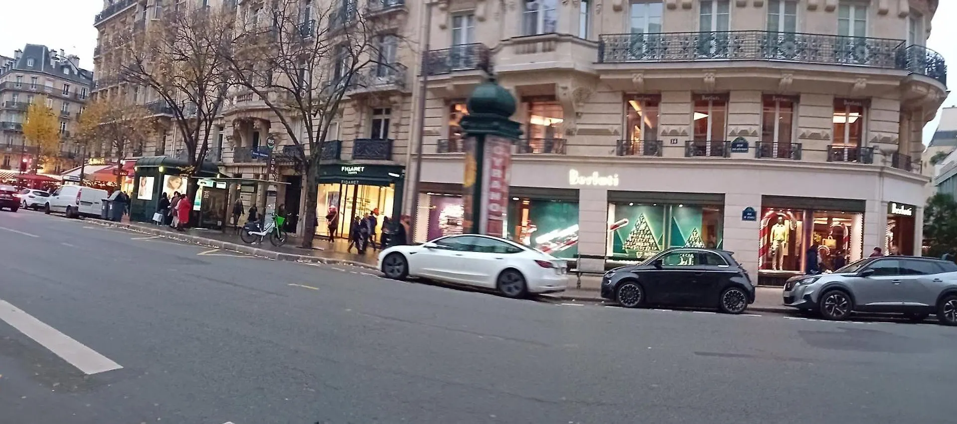 1 Minute Gare Montparnasse , Center, Awsome Place, Close To Eiffel Tour And Louvre Meusm , Front Metro Appartement *
