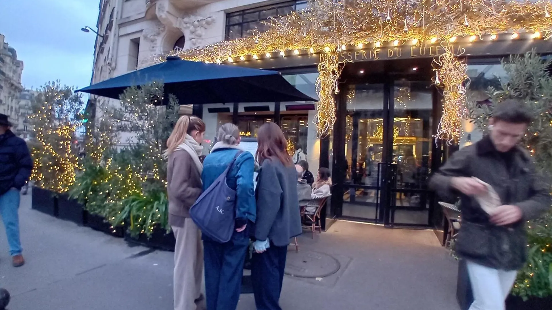 1 Minute Gare Montparnasse , Center, Awsome Place, Close To Eiffel Tour And Louvre Meusm , Front Metro Appartement Paris