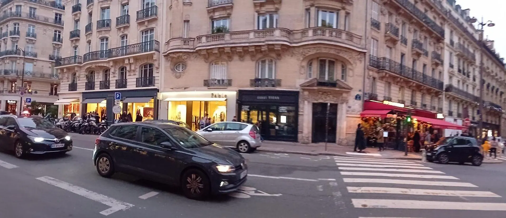 1 Minute Gare Montparnasse , Center, Awsome Place, Close To Eiffel Tour And Louvre Meusm , Front Metro * Paris